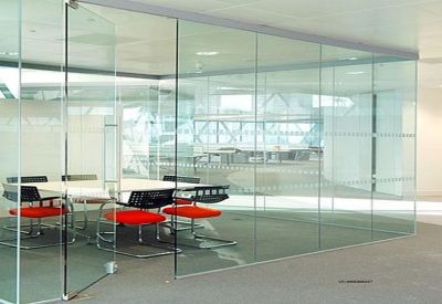 Vách kính cường lực